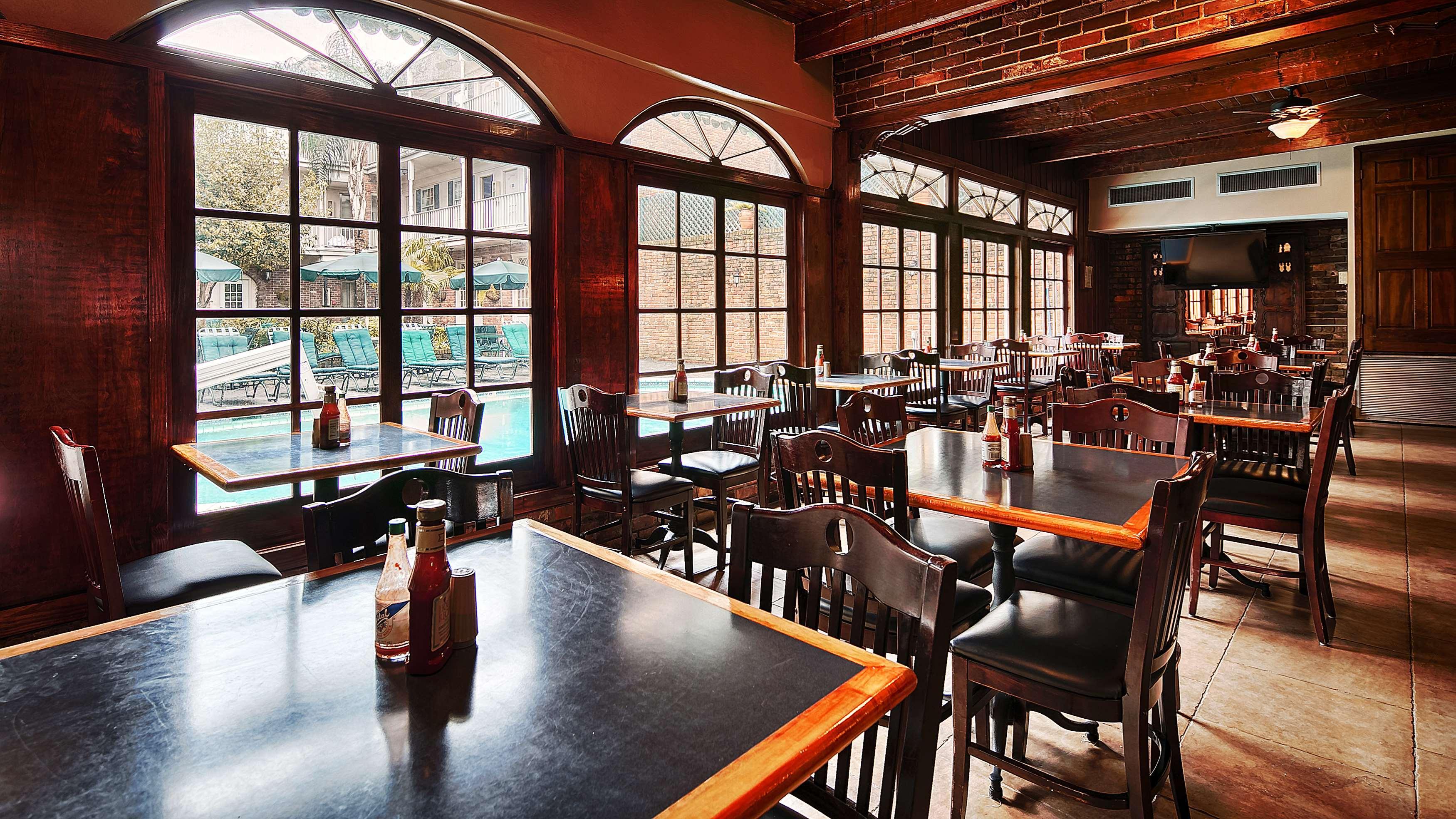 Best Western Plus French Quarter Courtyard Hotel New Orleans Bagian luar foto