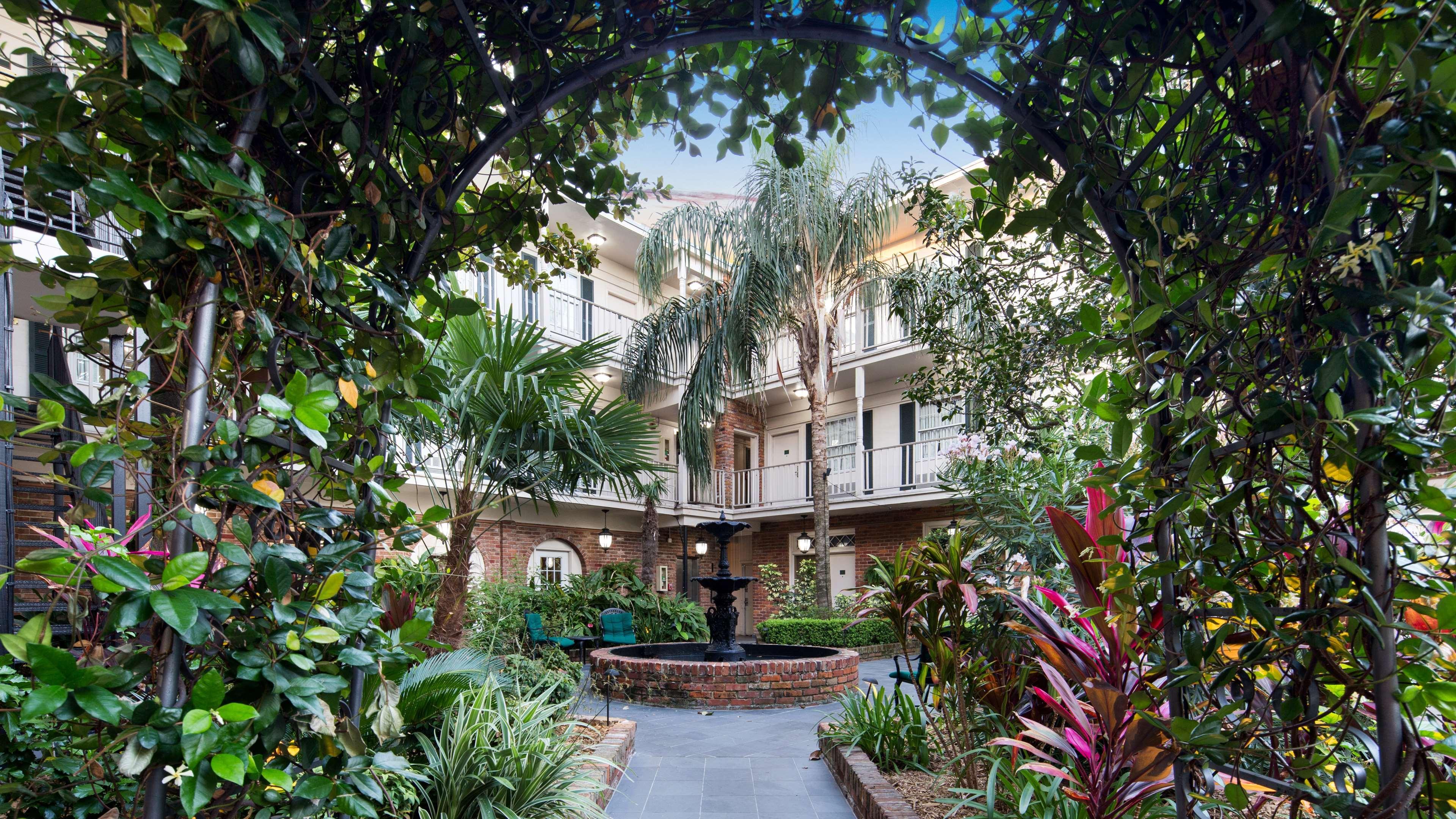 Best Western Plus French Quarter Courtyard Hotel New Orleans Bagian luar foto