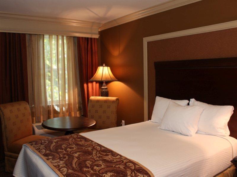 Best Western Plus French Quarter Courtyard Hotel New Orleans Bagian luar foto