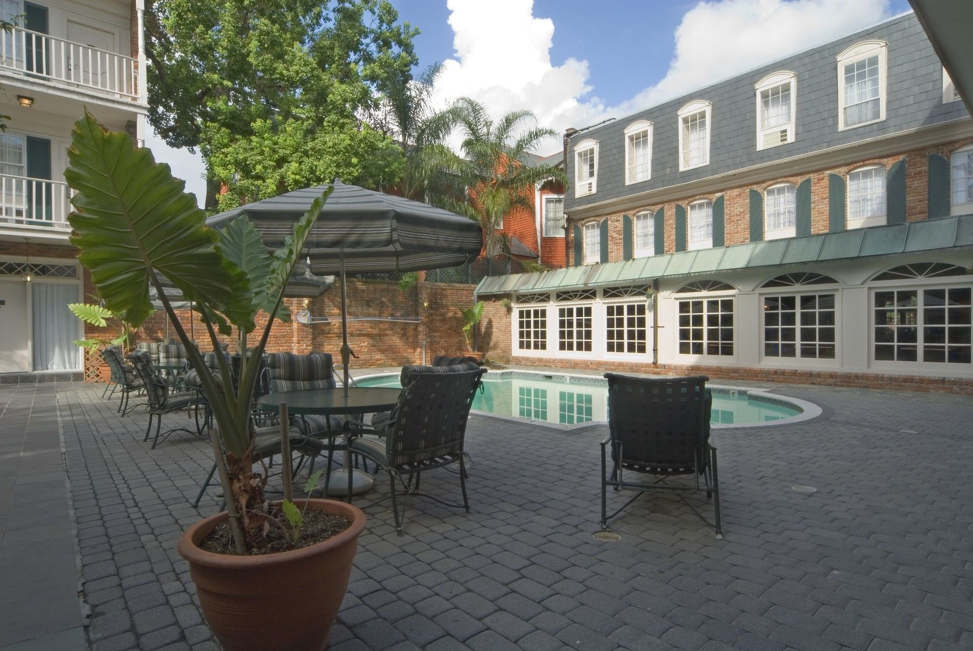 Best Western Plus French Quarter Courtyard Hotel New Orleans Bagian luar foto