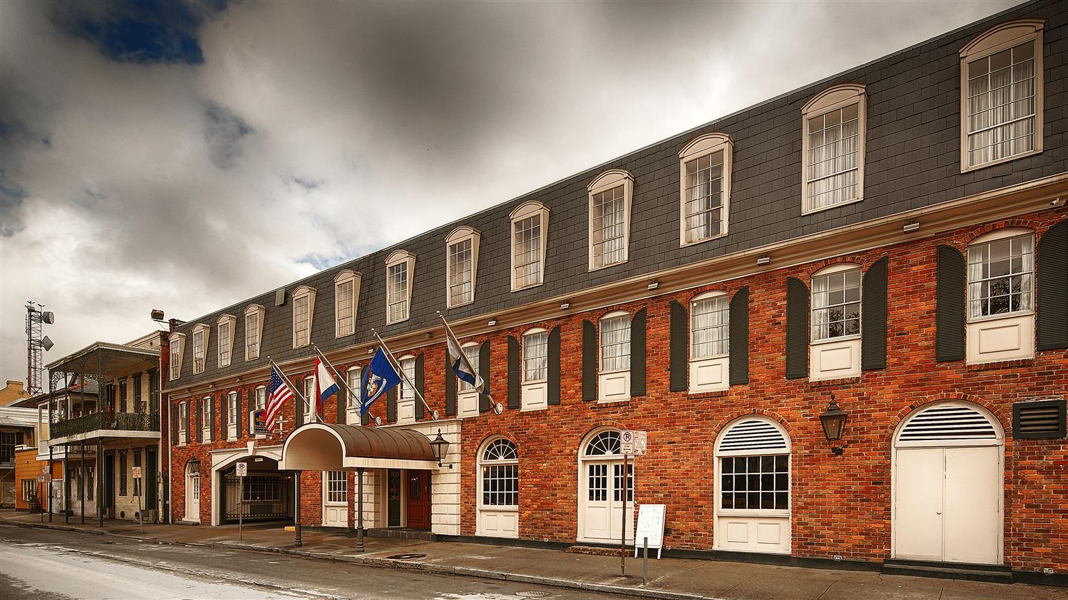 Best Western Plus French Quarter Courtyard Hotel New Orleans Bagian luar foto